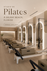 Une femme pratiquant le Pilates dans un studio bien éclairé, entourée de matériel de fitness.