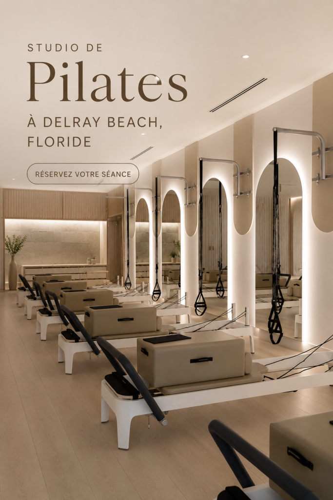 Une femme pratiquant le Pilates dans un studio bien éclairé, entourée de matériel de fitness.