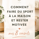 Femme faisant du sport à la maison avec des équipements simples