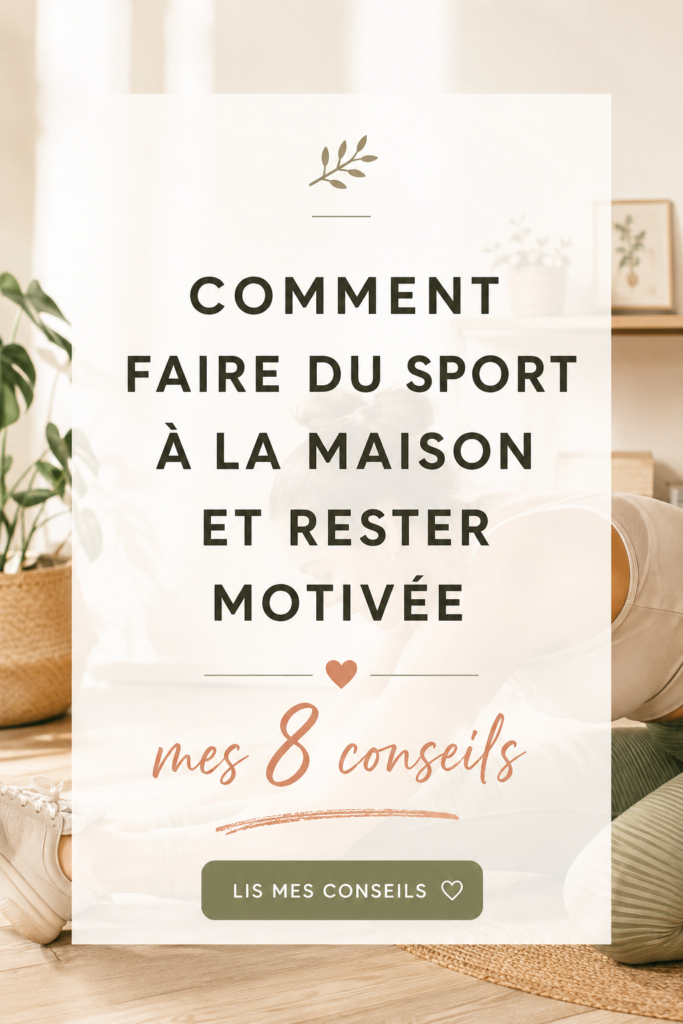 Femme faisant du sport à la maison avec des équipements simples