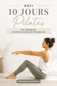 Femme réalisant des exercices de Pilates à domicile pour un défi de 10 jours.