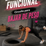 Femme s'entraînant avec des haltères lors d'un circuit d'entraînement fonctionnel