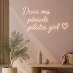 Femme pratiquant le Pilates dans une ambiance douce et sereine