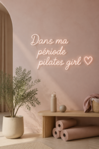 Femme pratiquant le Pilates dans une ambiance douce et sereine