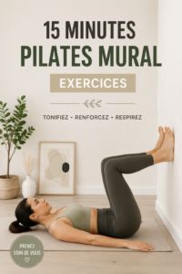 Femme pratiquant des exercices de Pilates au mur dans un intérieur chaleureux
