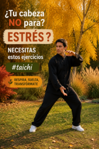 Femme pratiquant le tai-chi dans un parc, visage serein et détendu.