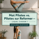Femme pratique le Mat Pilates sur un tapis dans un studio lumineux.