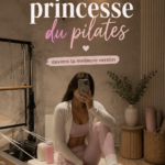 Femme en tenue de pilates rose, prête à s'entraîner