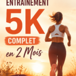 Femme courant sur un chemin entouré de nature, sérieusement engagée dans son entraînement pour un 5 km.