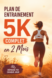 Femme courant sur un chemin entouré de nature, sérieusement engagée dans son entraînement pour un 5 km.