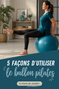 Une femme utilise un ballon Pilates pour effectuer des exercices abdominaux