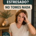 Femme méditant pour gérer son stress de manière naturelle