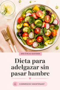 Femme souriante préparant un repas léger et équilibré pour perdre du poids