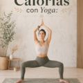 Femme pratiquant le yoga sur un tapis dans un cadre relaxant, illustrant l'idée de brûler des calories grâce aux postures de yoga.
