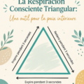 Une femme pratiquant la respiration consciente triangulaire dans un environnement paisible.