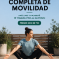 Femme pratiquant des exercices de mobilité dans un cadre lumineux et calme.